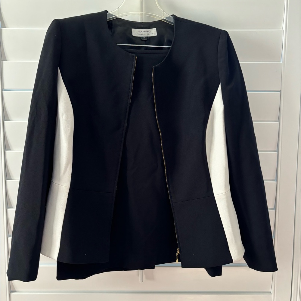 EUC skirt suit.  Black & White.  Jacket is 14, skirt is 14 but fits like a 12.